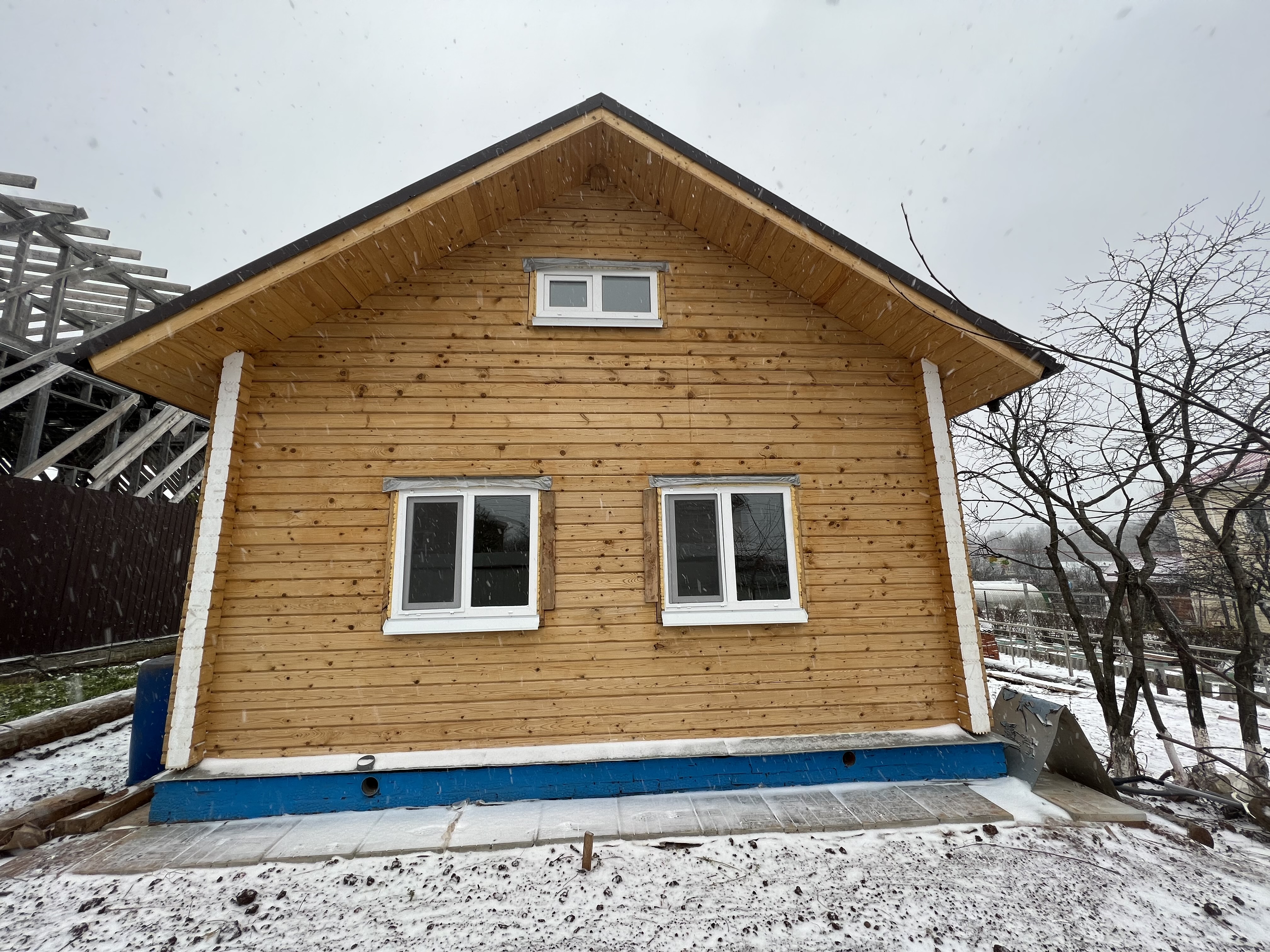 Строительство дачного дома из профилированного бруса от 700 тыс. рублей